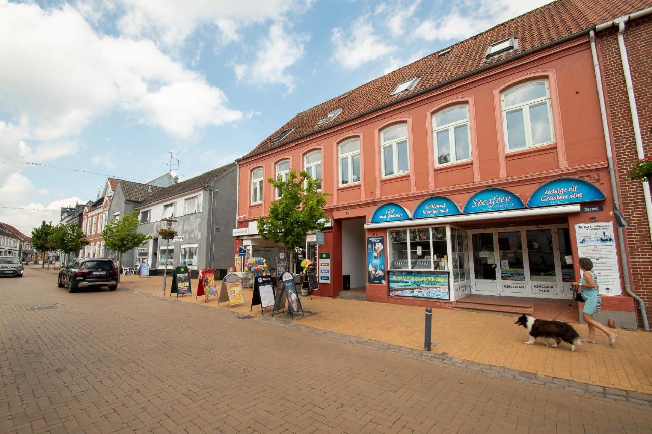 Det Gamle Radhus Hotel Grasten Bagian luar foto